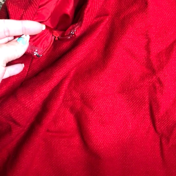 Red skirt - Picture 4 of 4